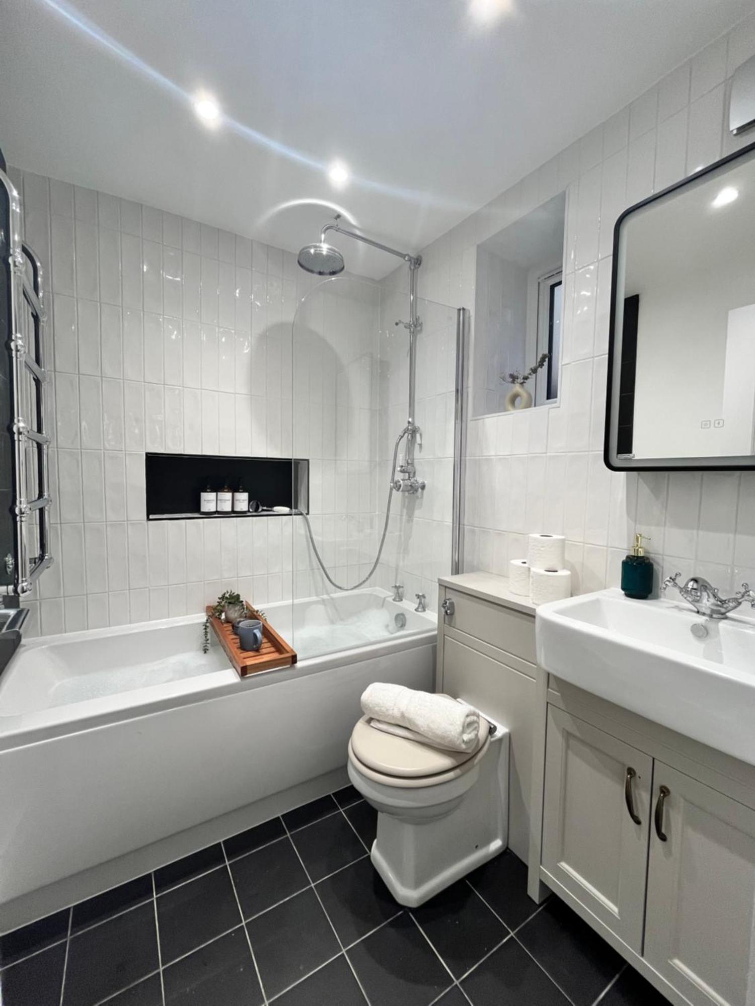 Cozy And Peaceful With Terrace In Hackney * Londen