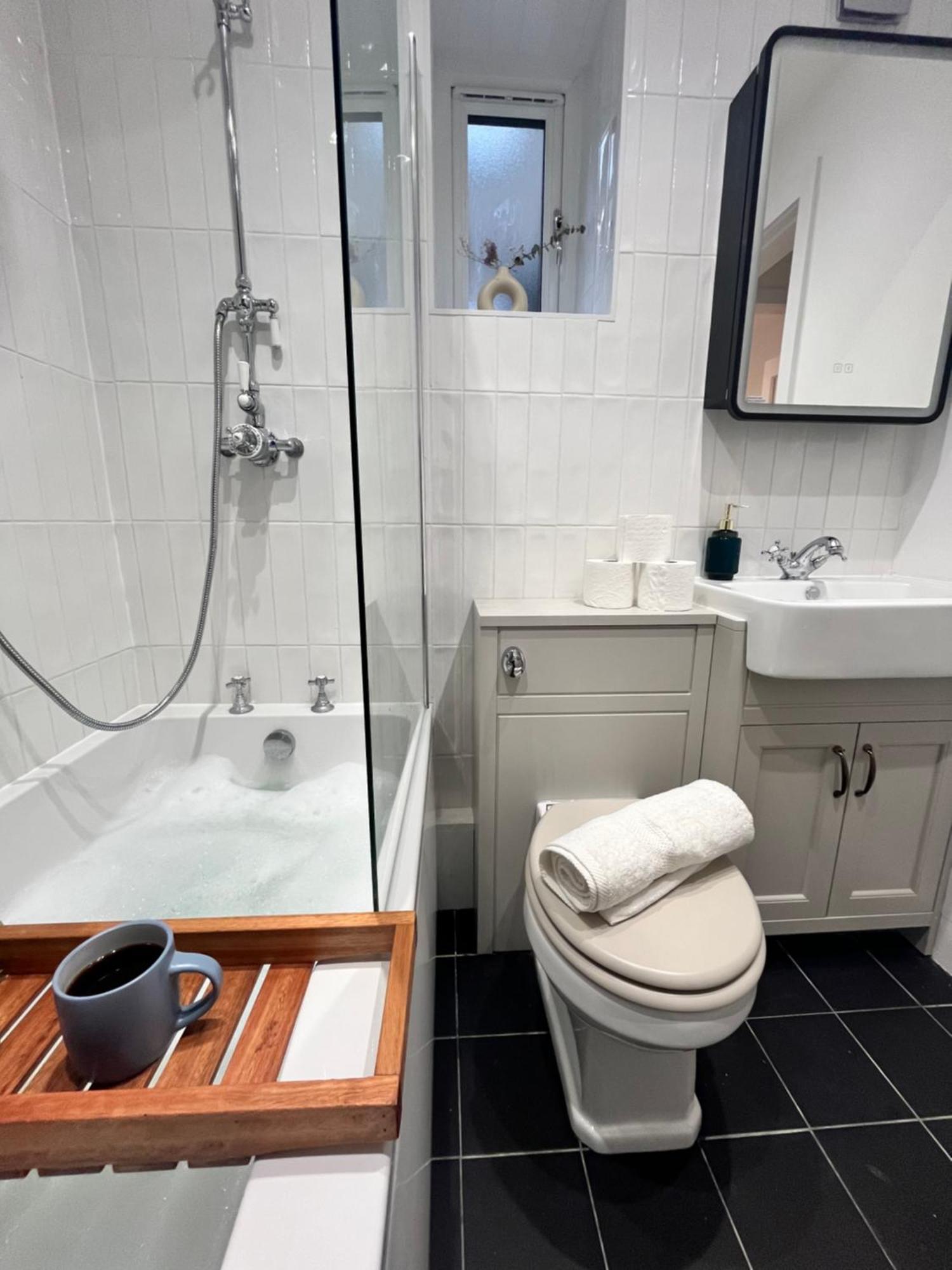 Cozy And Peaceful Apartment With Terrace In Hackney London